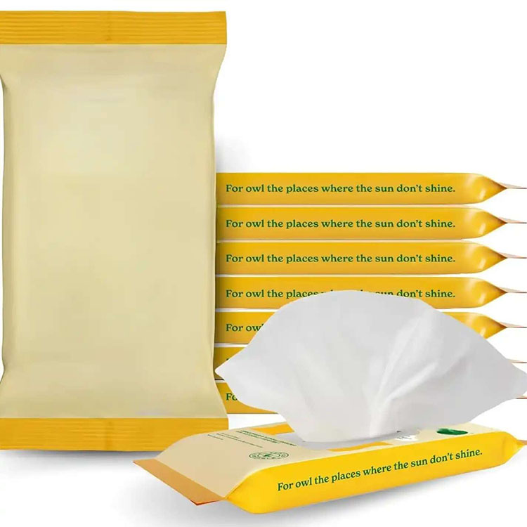 How Adult Wipes Balance Cleansing Power and Gentleness